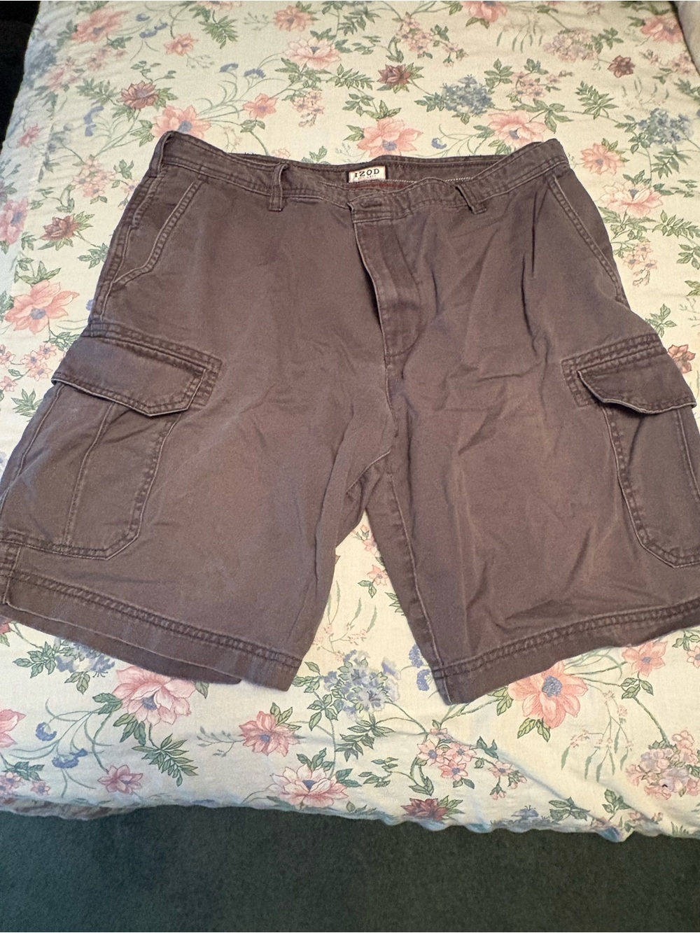 Izod Men's Cargo Shorts in Grey